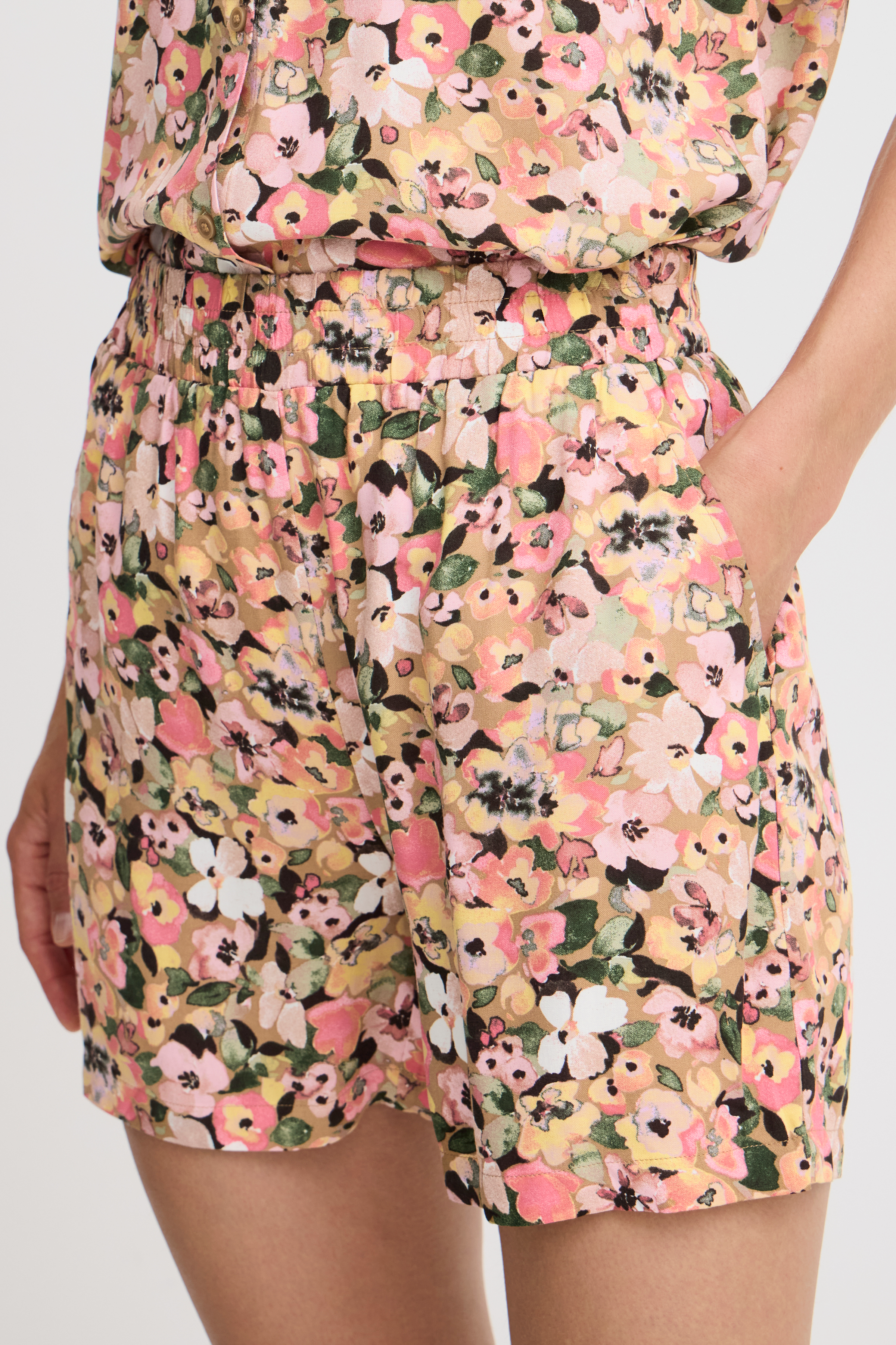 BYmmJoella Shorts - Coral