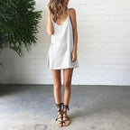 Silke tætsiddende kjole med spaghettistropper