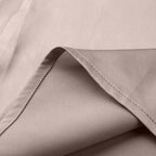 Silke tætsiddende kjole med spaghettistropper