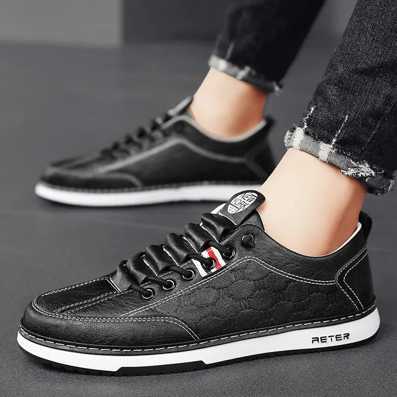 Trendy slip-on herresneakers i læder til afslappet brug