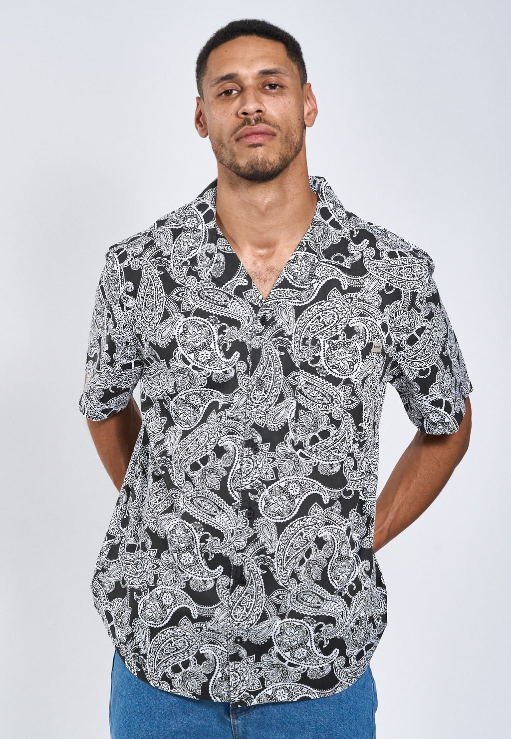 Sean Paisley Cuba SS shirt - Black