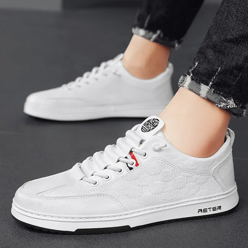 Trendy slip-on herresneakers i læder til afslappet brug