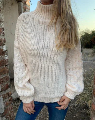 Efterår/vinter sweater med høj hals og lanterneærmer