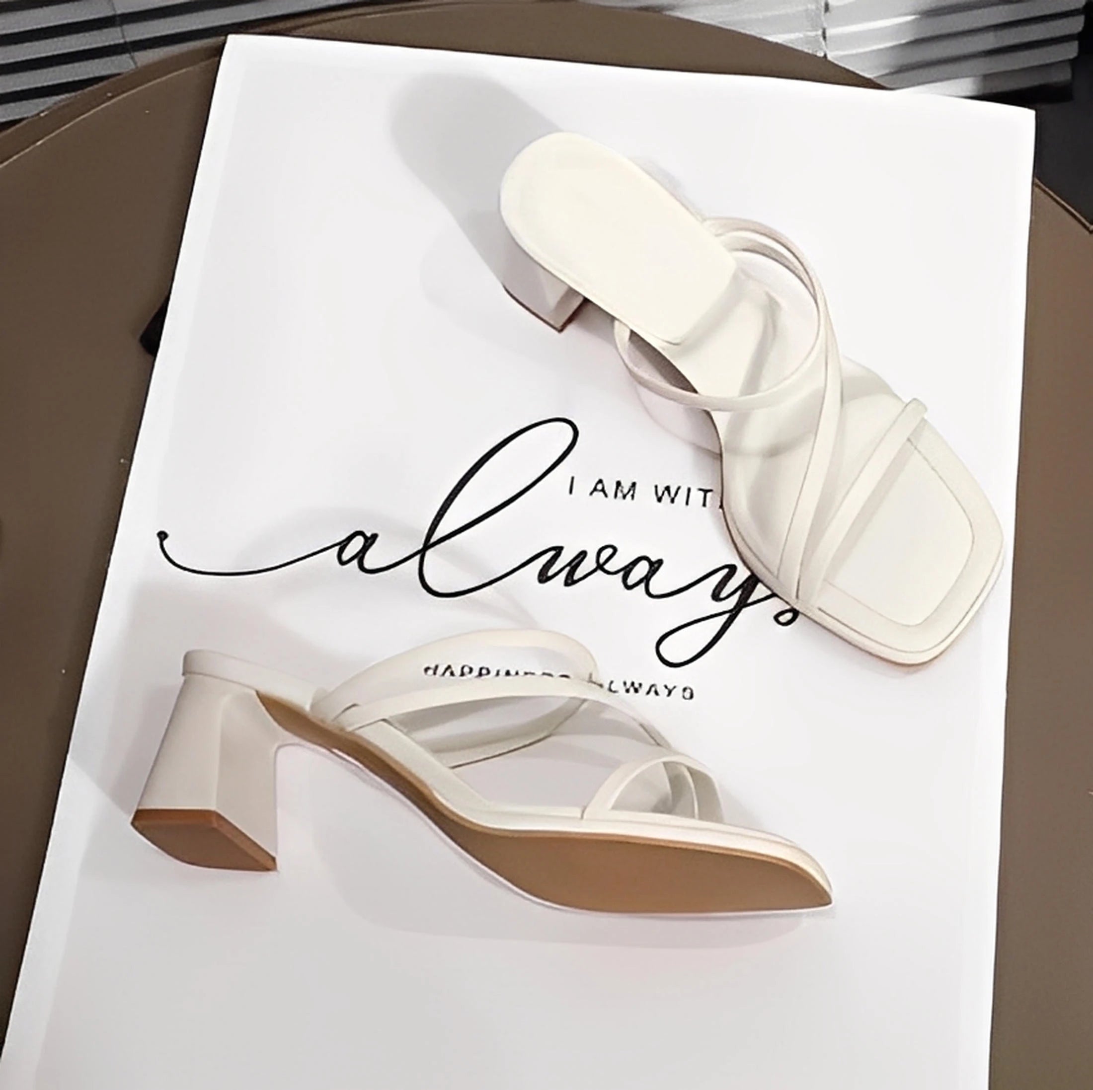 Højhælede sandaler i lammeskind