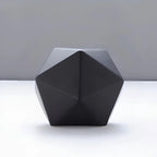 Icosphere-skulptur – kreativ nordisk keramisk dekorationsfigur