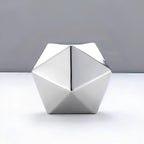 Icosphere-skulptur – kreativ nordisk keramisk dekorationsfigur