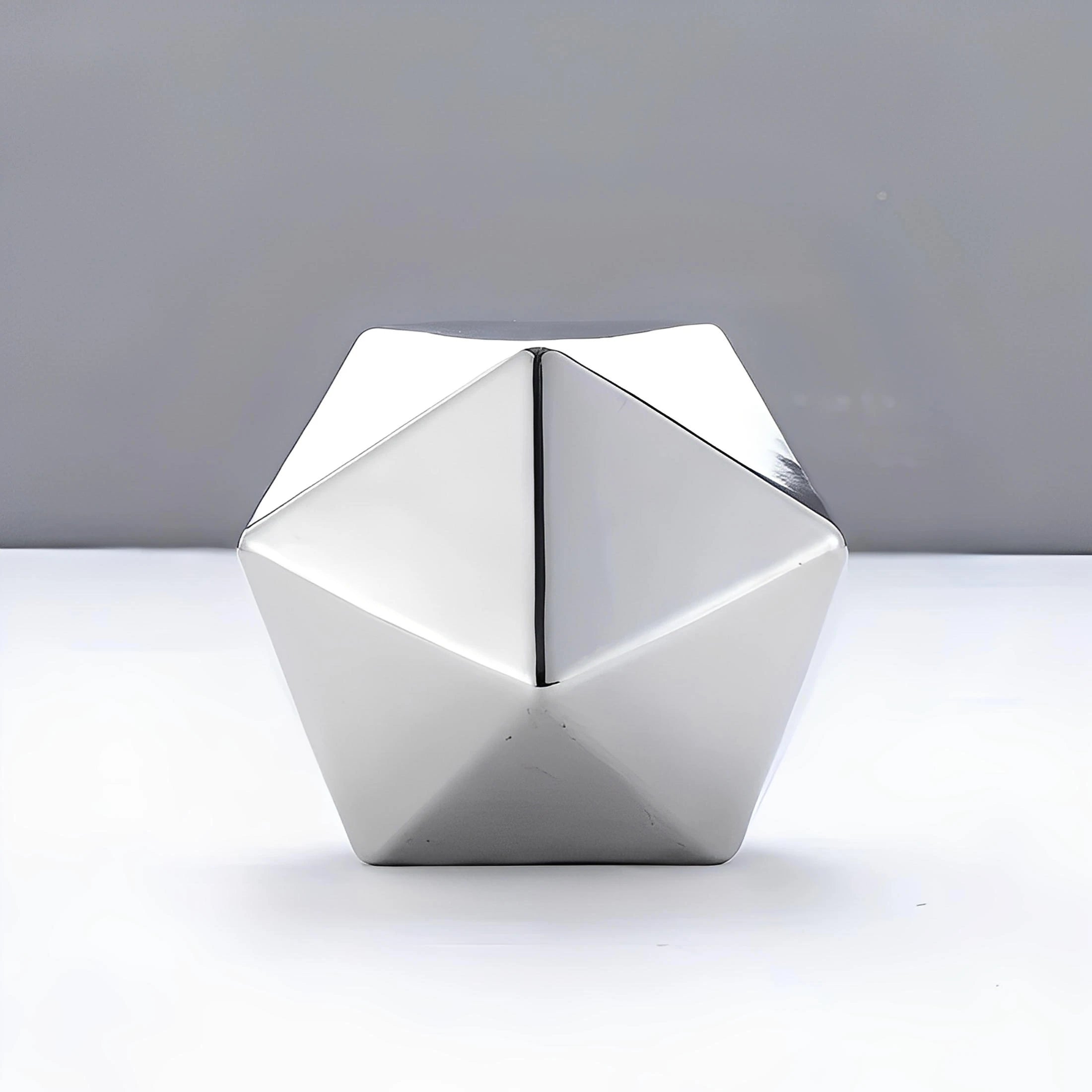 Icosphere-skulptur – kreativ nordisk keramisk dekorationsfigur