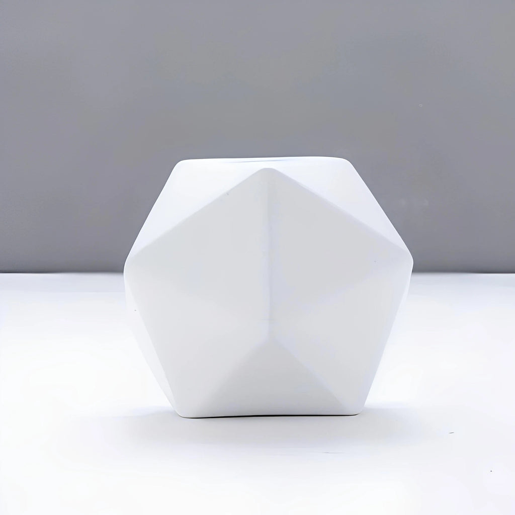 Icosphere-skulptur – kreativ nordisk keramisk dekorationsfigur