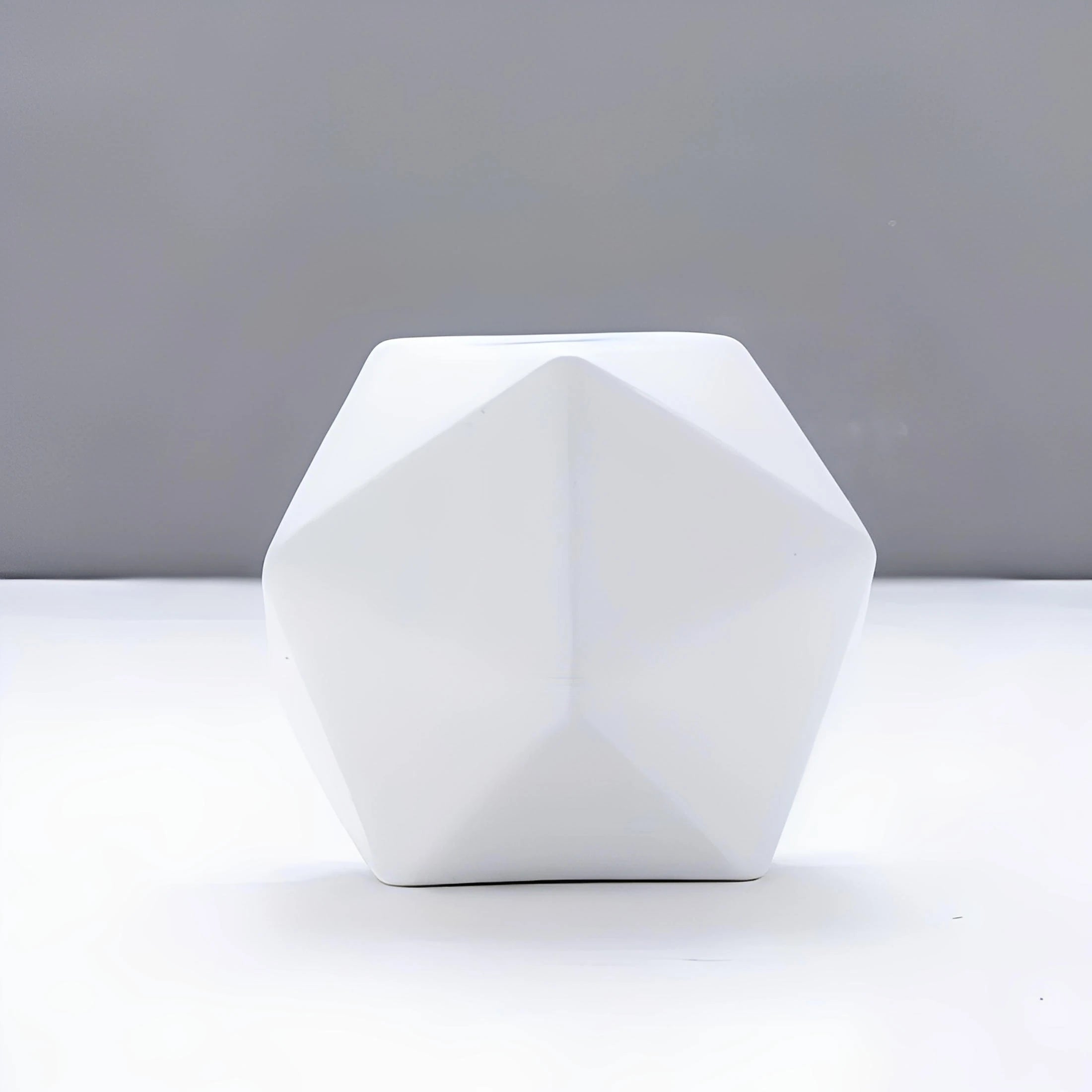 Icosphere-skulptur – kreativ nordisk keramisk dekorationsfigur