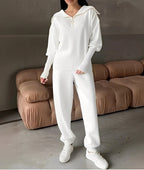 Komfortabelt lounge-tøj - ensfarvet sæt med lynlåshætte.