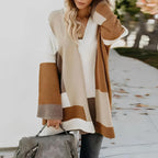 Kvinde plus-size farveblokstrikkede cardigan.