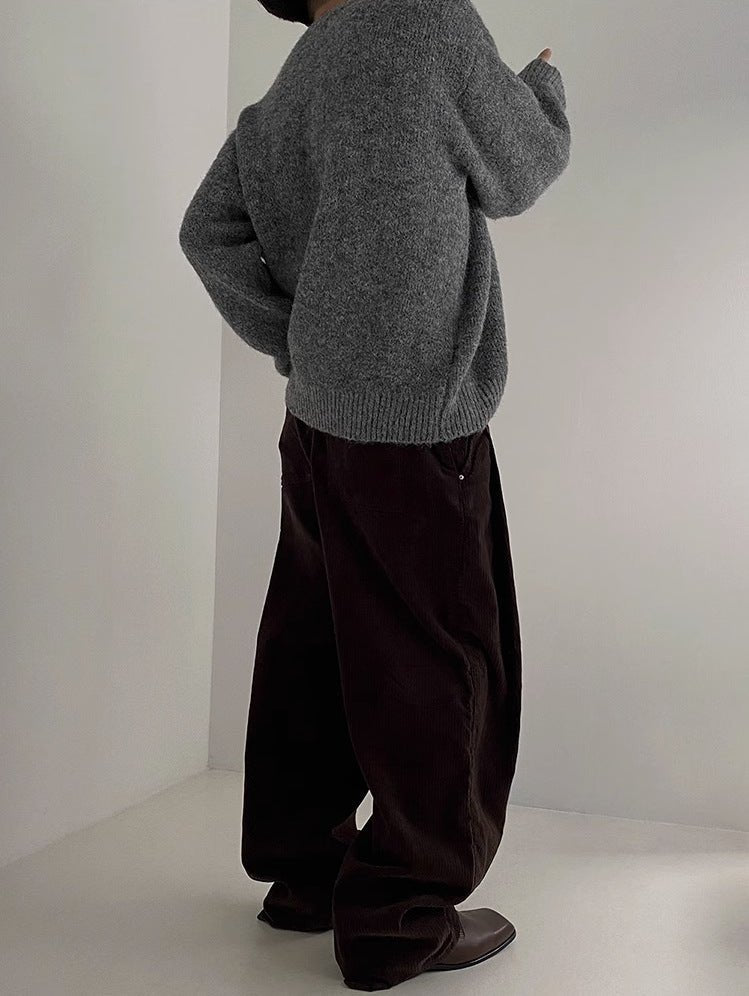 Løstsiddende sweater med drop - skulder og rund hals - StilNord