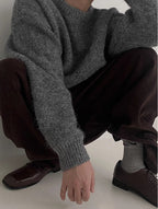 Løstsiddende sweater med drop - skulder og rund hals - StilNord