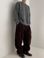 Løstsiddende sweater med drop - skulder og rund hals - StilNord