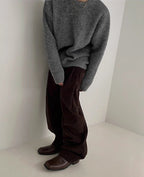 Løstsiddende sweater med drop - skulder og rund hals - StilNord