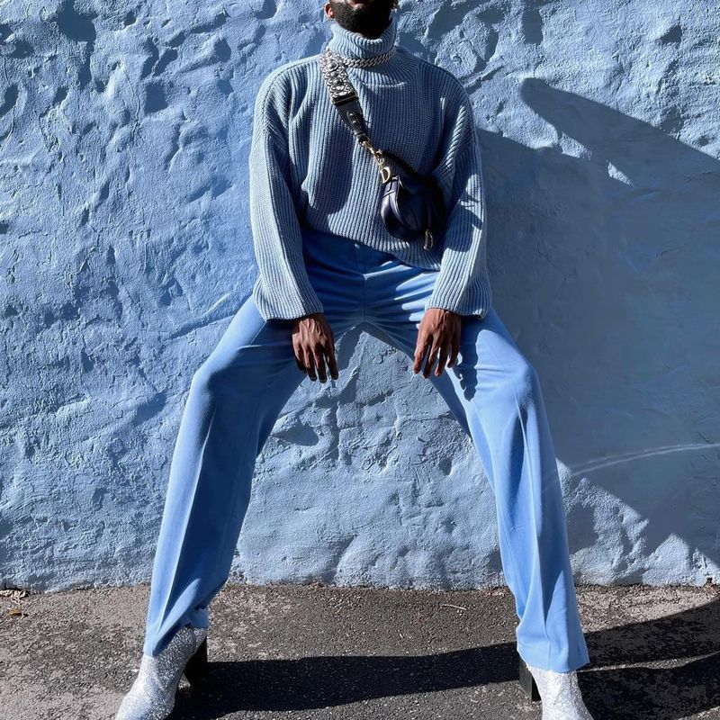 Lyseblå slim - fit pullover - jakke med standkrave og plysdetaljer - StilNord