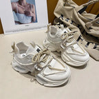 Moderne damesportsko med tyk sål og casual stil - StilNord