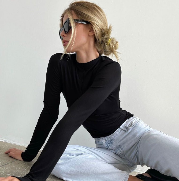 Moderne slim fit langærmet top med asymmetrisk design - StilNord