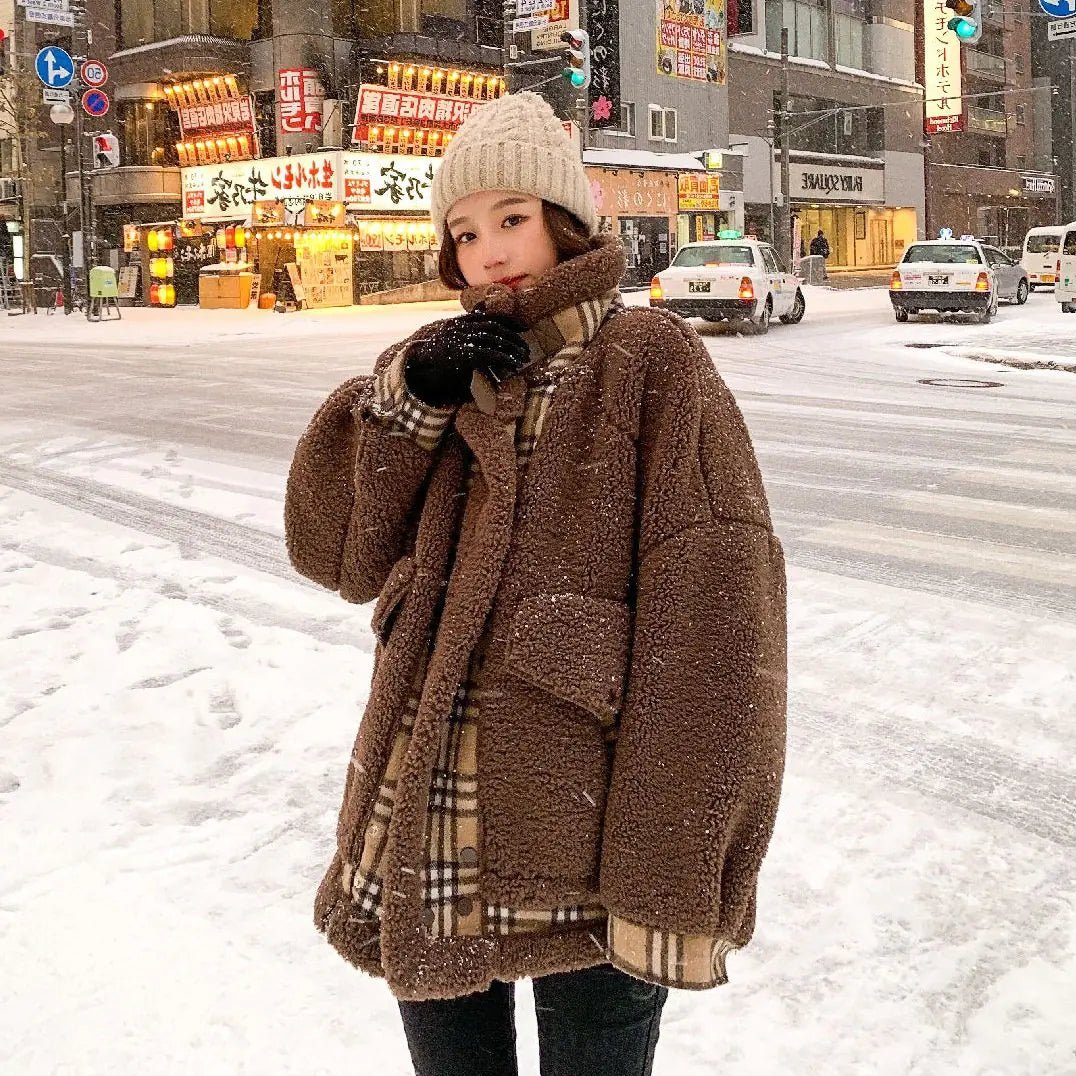 Padded Lamb Wool Coat with Stitching Details - StilNord