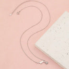 S925 sølvhalskæde med kat der leger med kugle til kvinder - StilNord