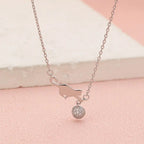 S925 sølvhalskæde med kat der leger med kugle til kvinder - StilNord