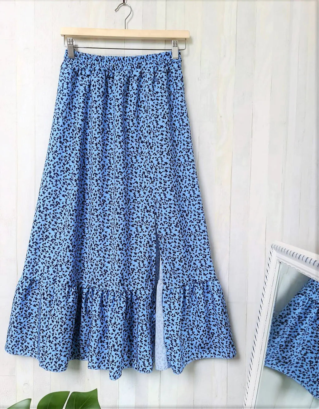 Blomstret maxikjole med flæset elastiktalje-design