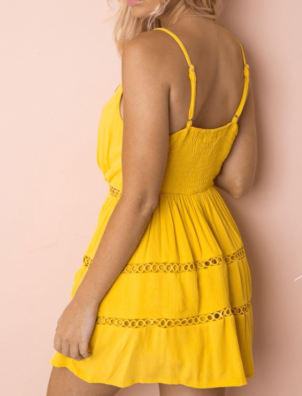 Sommerkjole i ensfarvet gul med spaghetti - stropper - StilNord