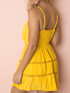 Sommerkjole i ensfarvet gul med spaghetti - stropper - StilNord