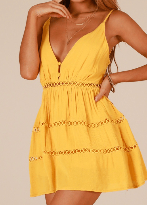 Sommerkjole i ensfarvet gul med spaghetti - stropper - StilNord